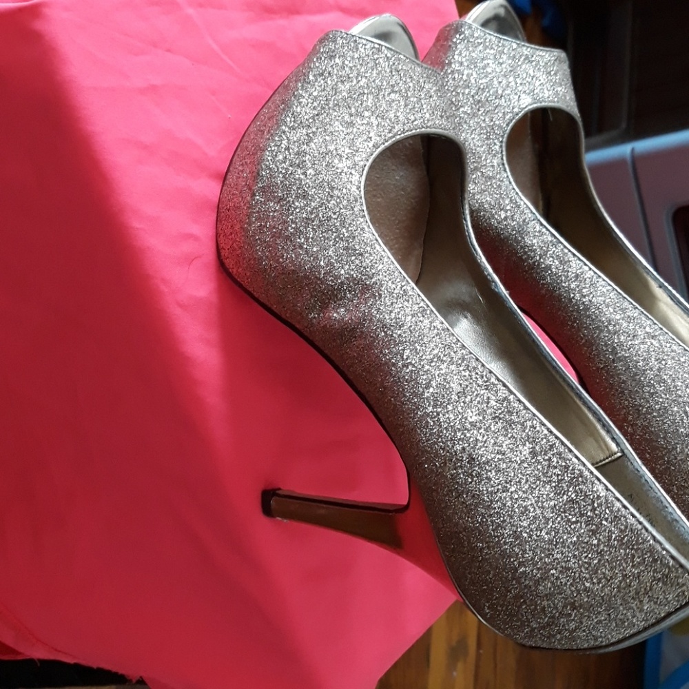 Heels - Picture 4 of 6